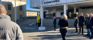 TV: Här hissas Ukrainas flagga utanför stadshuset i Nyköping