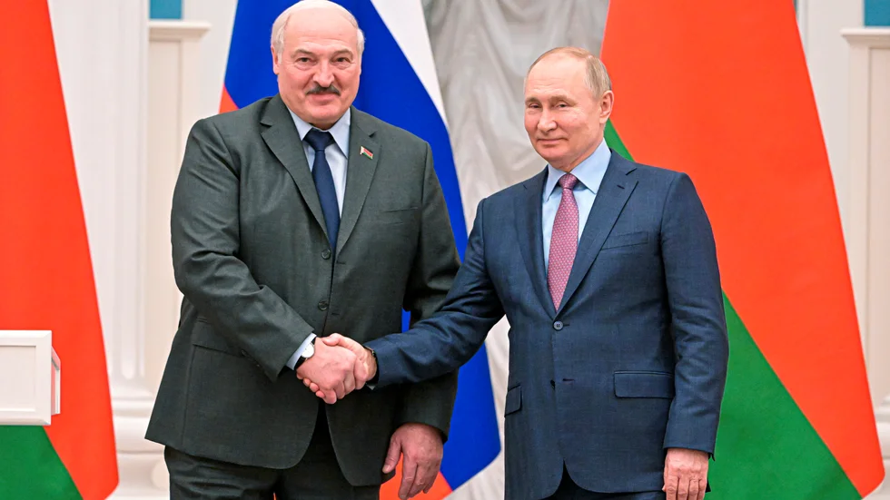 Belarus president Aleksandr Lukasjenko vid en gemensam presskonferens med Rysslands president Vladimir Putin i Moskva den 18 februari.
