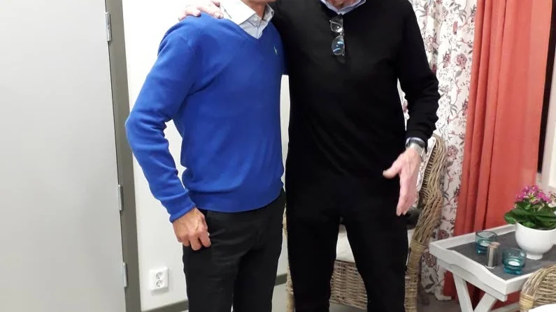 


Två Linköpingsprofiler tillsammans, fr v Fredrik Johnsson stans store squashprofil samt tidigare radioprataren och fotbollslegenden Bosse Olsson. 



