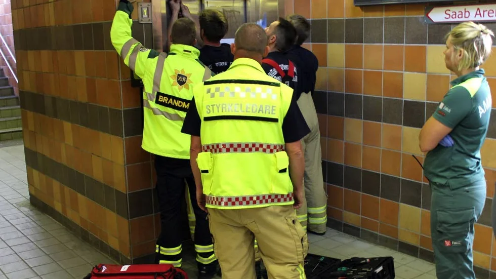 


I fredags fastnade flera personer i olika hissar i Norrköping. Mne i samtliga fall gick det, enligt räddningstjänsten, bra.



