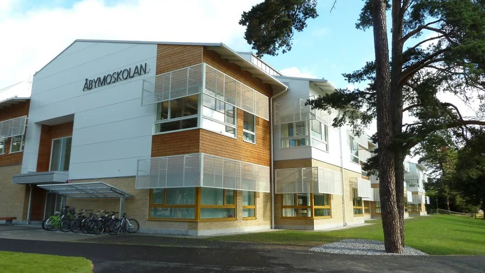 


Det har varit rörigt på Åbymoskolan sen sammanslagningen med Sandtorpsskolan. Rektorn beklagar den incident då en flicka skickades hem av misstag.



