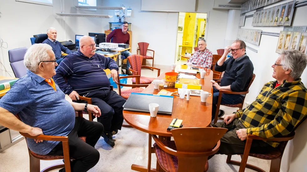 Här är veteranerna som bevarar historien, från vänster; Tommy Eriksson, Leif Wahlberg, Paavo Hammar, Patrik Moreskog, Börje Hansson, Jan Stenlund och Börje Pettersson. Artur Ynglöv brukar också delta i arbetet, men fattas denna gång.  