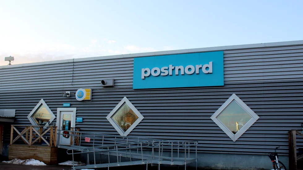 Postnord och SJ tävlar i inkompetens, tycker Bozze Lindberg.