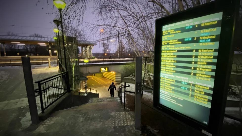 Mannen ska ha sett flera personer halka i trappan - senast en kvinna som slog sig rätt ordentligt.