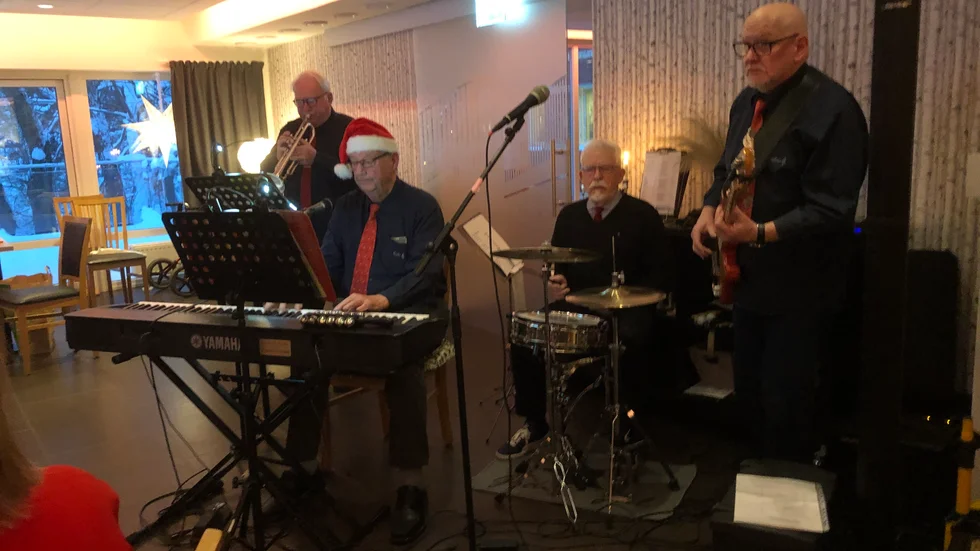 Musikgruppen Åkerbäret framförde julmusik och ett quiz under SPF Pärlans julfest.