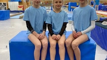 Från vänster: Maja Jacobsson Älvsbygymnasterna, Elma Stenvall Älvsbygymnasterna, Elvira Stenlund IFK Arvidsjaur GK.