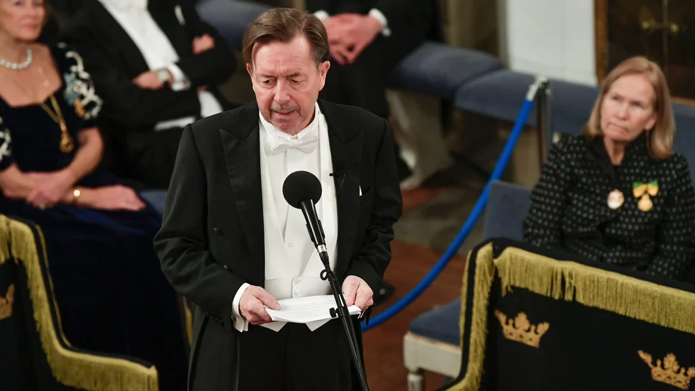 Steve Sem-Sandberg stol 14 håller sitt installationstal under Svenska Akademiens årliga högtidssammankomst i Börshuset i Gamla stan i Stockholm på måndagen.