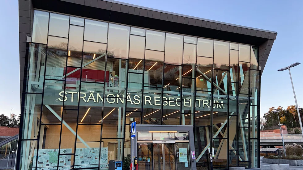 Efter den gångna helgens arrangerade slagsmål i resecentrum utökar Strängnäs kommun närvaron av fältassistenter.