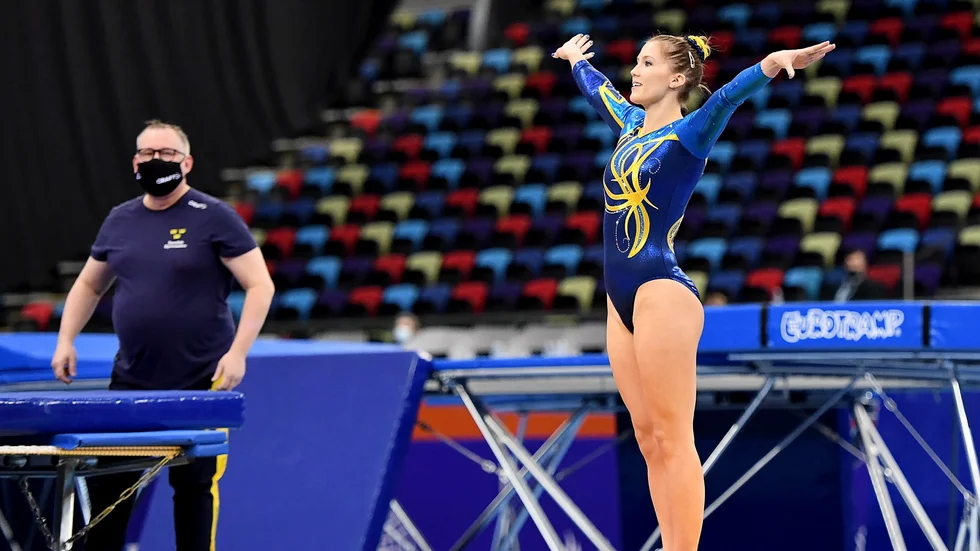 Lina Sjöbergs förberedelser inför VM i Baku var inte de bästa. Ändå tog Uppsalagymnasten sitt tredje raka guld i DMT.