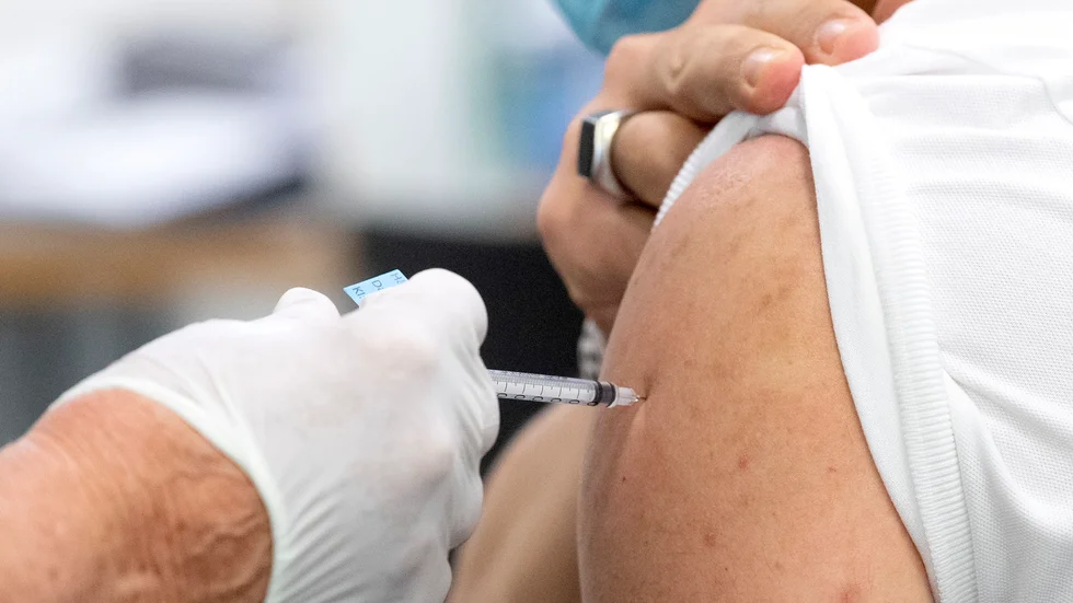 En vaccinatör i Göteborg tog drygt 11 miljoner kronor för mycket betalt för covid-19-vaccinationer. Arkivbild.