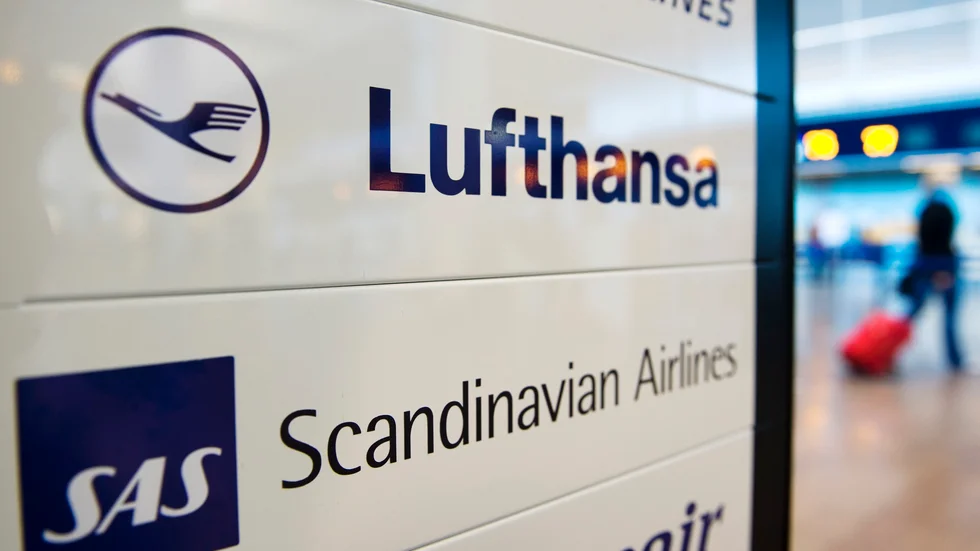 40-åringen greps när han steg av planet på Arlanda tidigt på onsdagsmorgonen. Nu sitter han häktad misstänkt för dubbla barnvåldtäkter, varav en i Skellefteå.