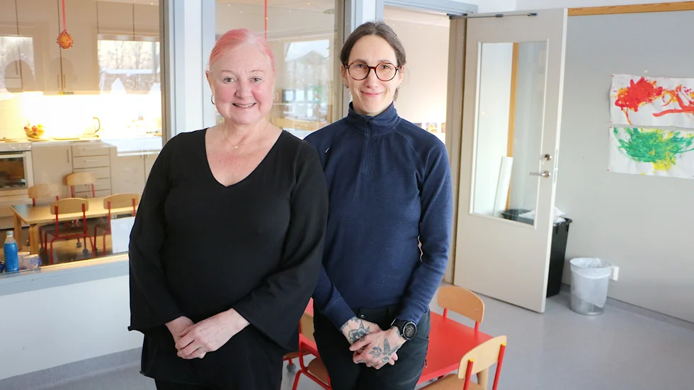 Förskollärarna Lena Jonsson och Malin Vesik jobbade på samma förskola i Stockholm och nu är de kollegor i Arjeplog.  
