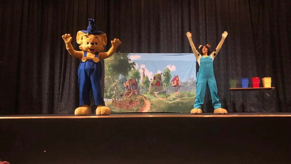 Bakom Bamse och Lova döljer sig Max Grövlebacke och Viktoria Gottliebe från Stockholm.