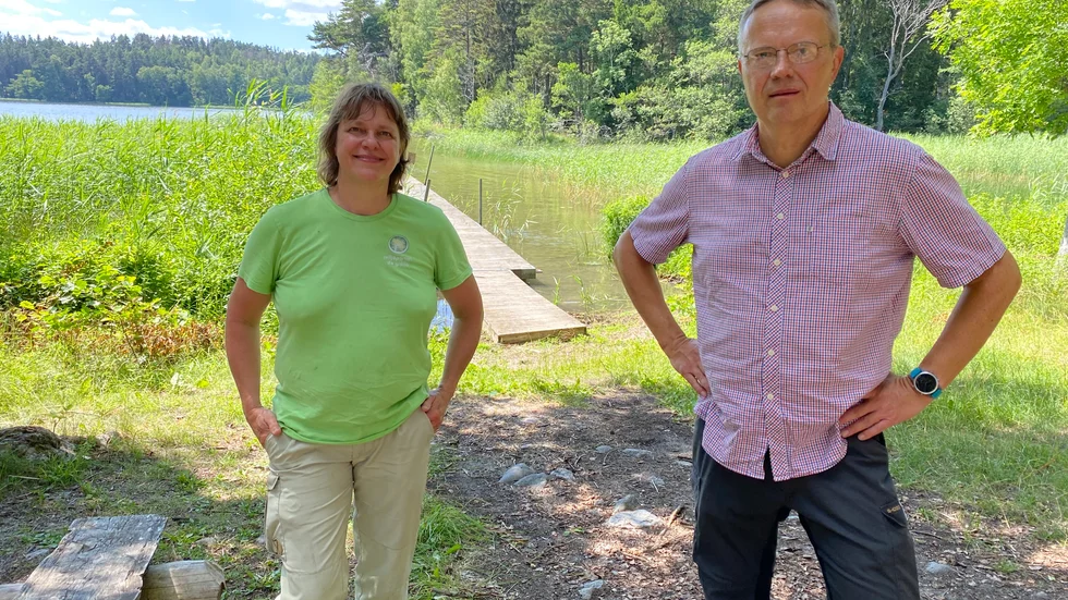 Badplatsen vid Österby udd i Härjarö naturreservat är en av de platser som kommer att snyggas till tills nästa säsong, berättar Upplandsstiftelsens ordförande Jenny Lundström (MP) och vd Thomas Bertilsson.