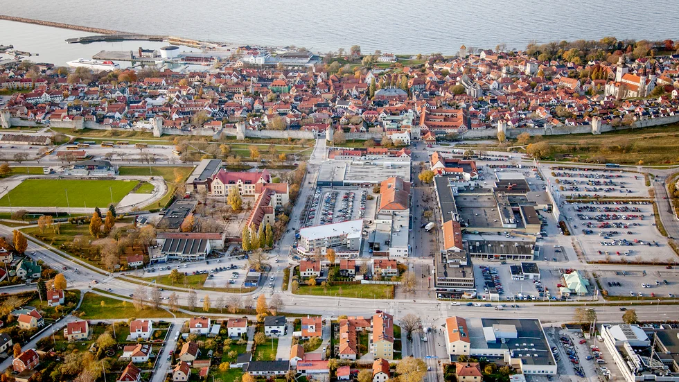 Östercentrum och Visby innerstad från luften. Området, som kallas "gotlänningarnas vardagsrum" är nu föremål för ett nytt planprogram som ska visa vägen för hur området ska användas under lång tid framöver.
