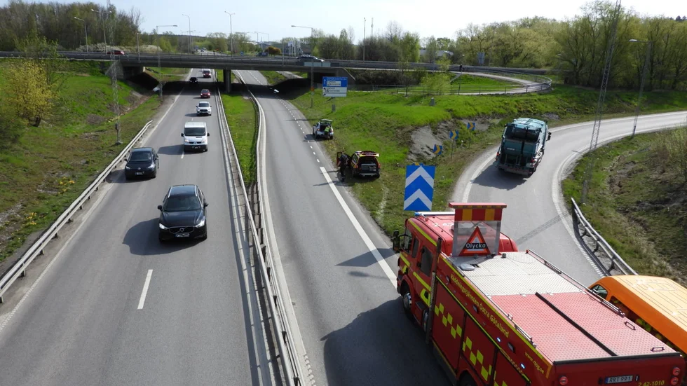 Ena körfältet på Söderleden fick tillfälligt stängas av efter en trafikolycka på måndagen.