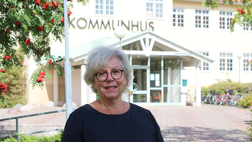 Vadstenas kommundirektör Madeleine Andersson berättar att frågan om skyddsrum numera är med på agendan i kommunen. Men om det blir några fler skyddsrum än de 18 som finns är oklart. 