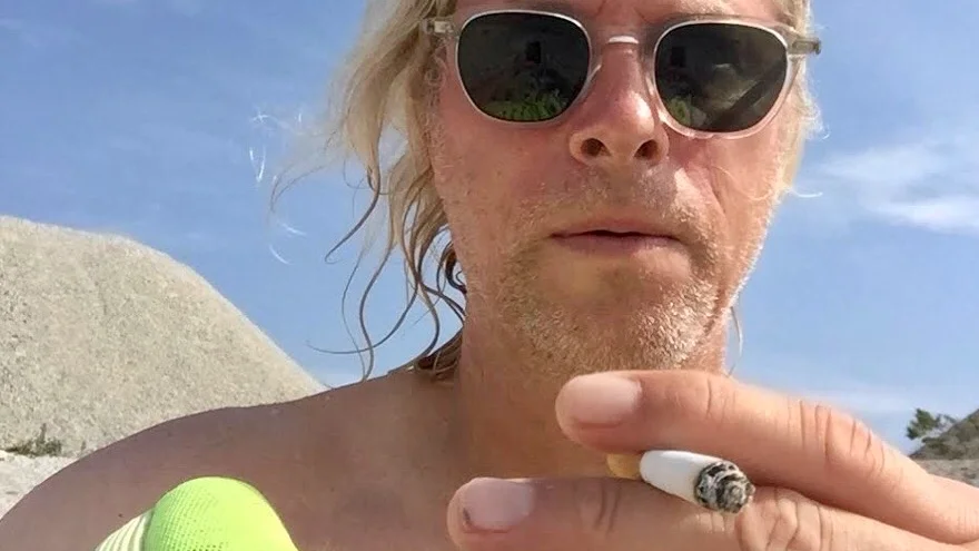 "Jag är nöjd, på gränsen till självgod, att jag kom på den här metoden. Man ångrar aldrig en mikrojogg-runda", säger Karl Fredrik Mattsson från Piteå om mikrojoggandet som gav upphov till boken "Den joggande rökaren" som släpps inom kort.