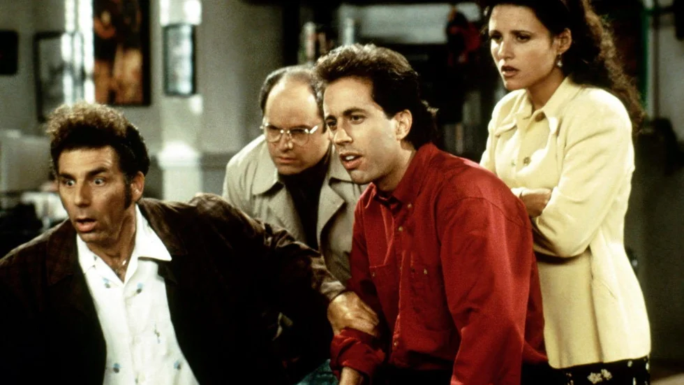 Cosmo Kramer, George Costanza, Jerry Seinfeld och Elaine Benes är huvudpersonerna i komediserien "Seinfeld". I höst visas alla 180 avsnitt på Netflix. Pressbild.