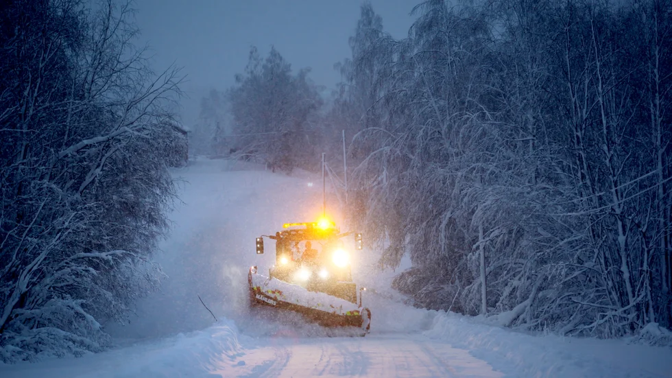 Alla är vi väl tacksamma för att snöplogen kommer, så även jag, men den här gången lämnade den efter sig någon väldigt obehagligt, skriver signaturen "Orolig Äsköpingsbo". Snöplogen på bilden har ingen koppling till insändaren.