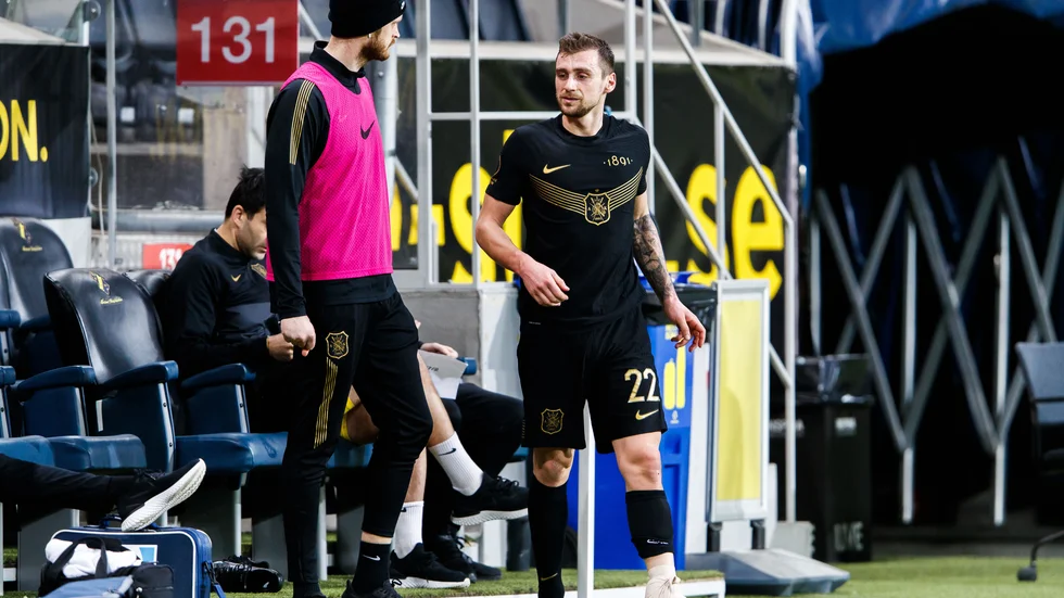 Filip Rogic tvingades kliva av när hans AIK mötte AFC Eskilstuna i Svenska cupen i februari.