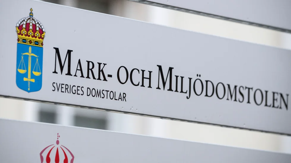 Mark- och miljödomstolen dömer fastighetsägare i Vimmerby kommun för brott mot strandskyddet.