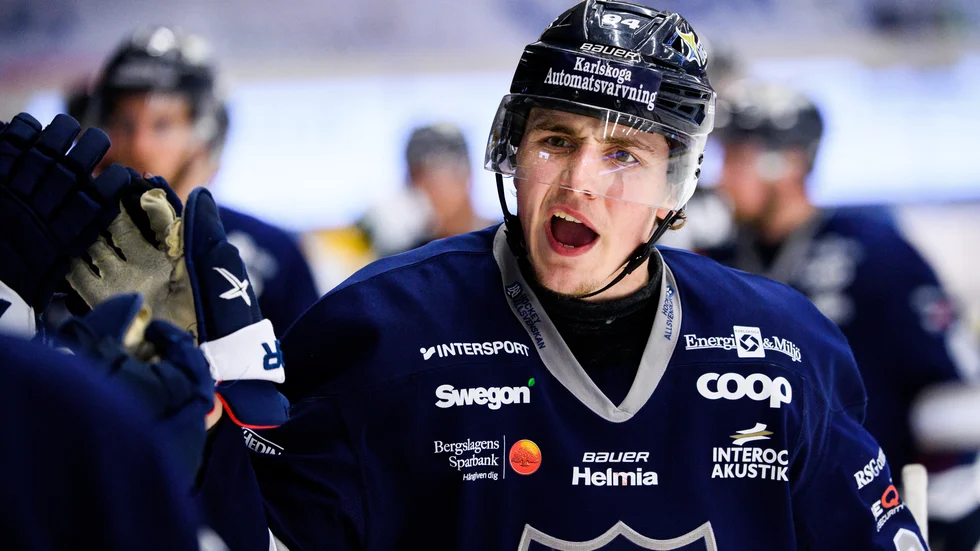 Linus Karlsson lämnar BIK Karlskoga för spel i SHL och Skellefteå AIK. Han blir därmed första offentliggjorda värvningen inför kommande säsong.
