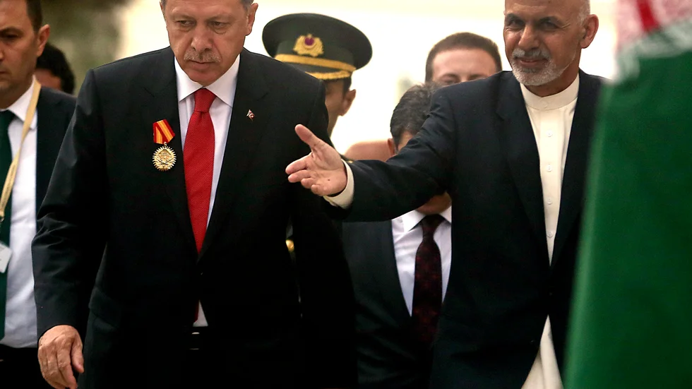 Turkiets president Recep Tayyip Erdogan och hans afghanske kollega Ashraf Ghani i presidentpalatset i Kabul 2014.