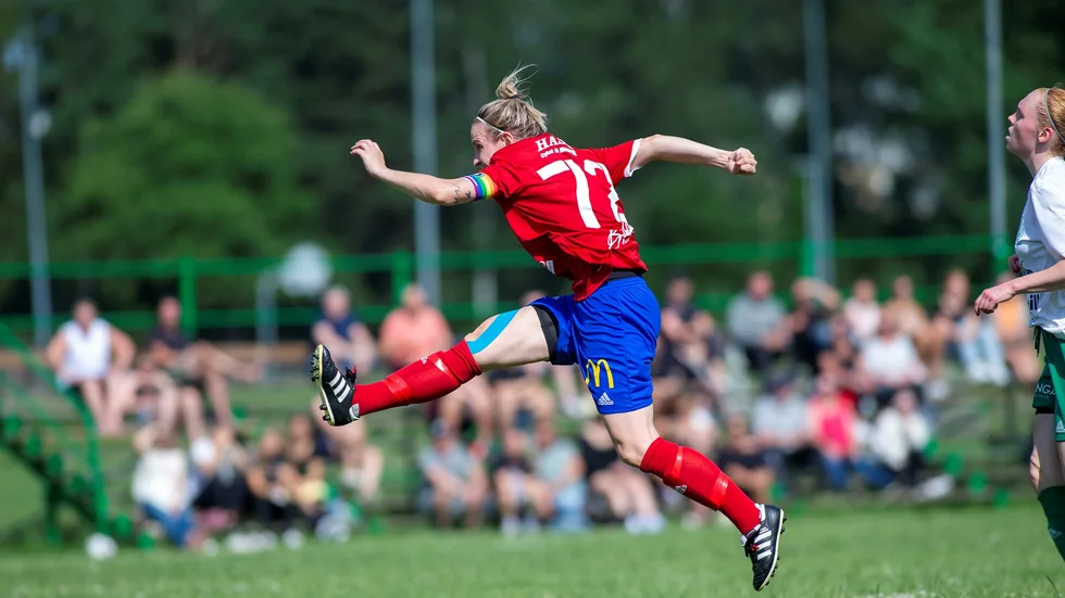 Borenkaptenen Emelie Franzén gjorde mål när Boren vann seriepremiären i somras. På söndag spelas omgång två i tvåan, och hemmapremiär, mot Lindö.