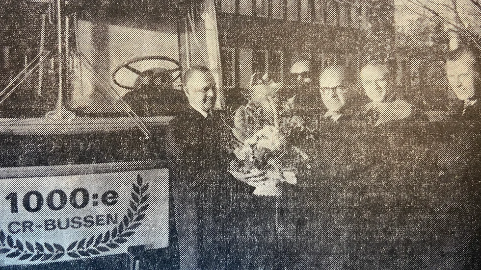 KK för 50 år sedan. Vid en enkel ceremoni överlämnade direktör Rolf Sundeman bussen till direktör Thure Ahlqvist.