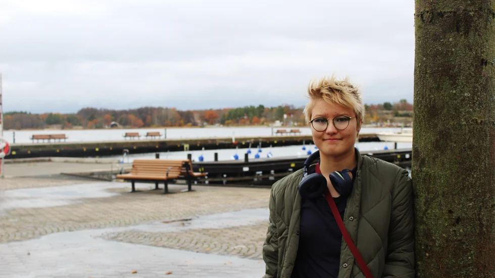 Cecilia Johansson är musikintresserad och har tvärflöjt som huvudinstrument. Väl tillbaka hemma i Danmark är hon antagen till en spetsutbildning inom musik.