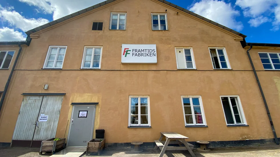 Förr i tiden stod det "Bröderna Larssons snickeri och skidfabrik" på fastigheten. Den kallas även för TE:s.