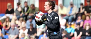 Dubbla roller för Anna, 39 – Piteås damallsvenska lag och Infjärdens herrar: "Sveriges nöjdaste bänknötare"