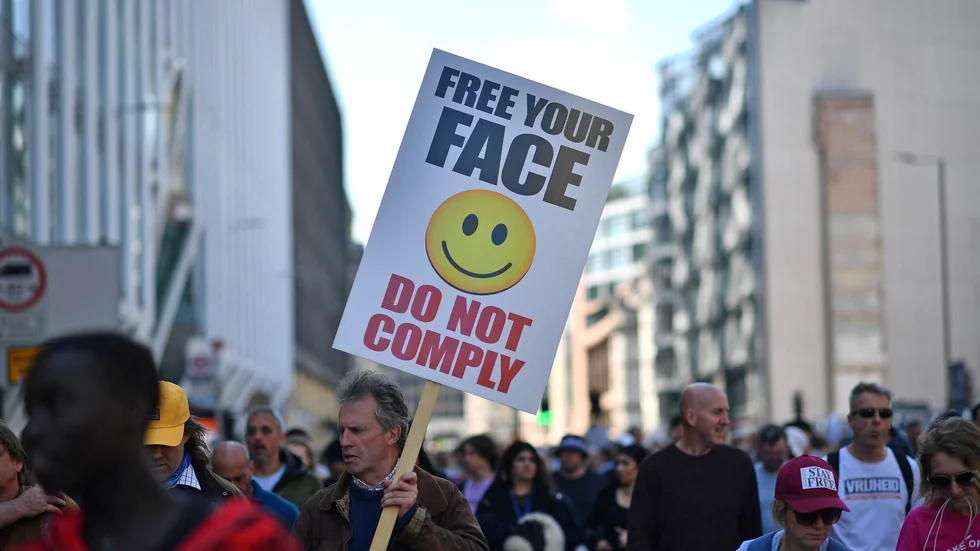 Demonstrationer mot coronarestriktioner i London.