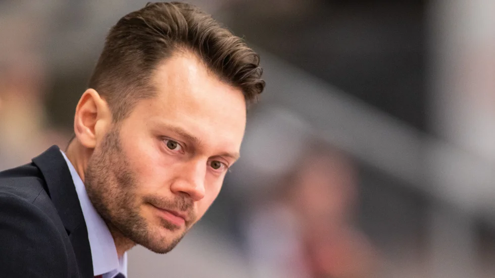 Martin Gudmundsson tog över som tränare i Wings i januari och nu väntar kvalserien.