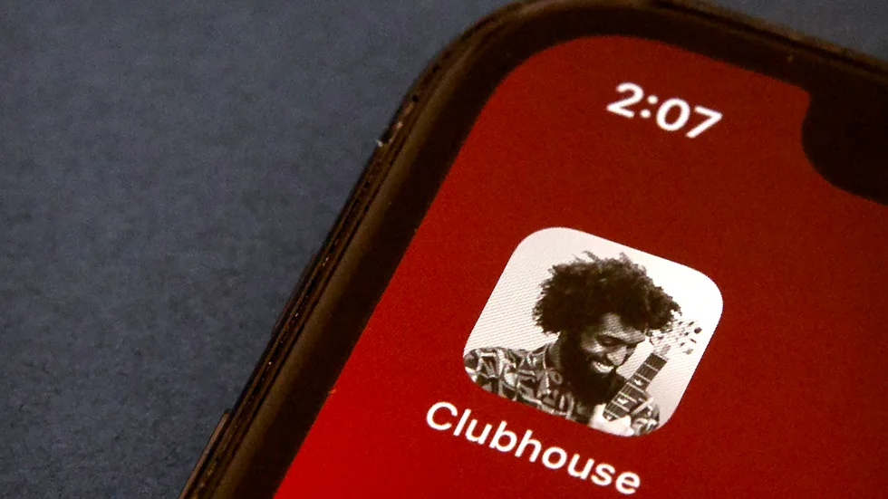 Samtalsappen Clubhouse har blivit populär. Men den har redan drabbats av kontroverser i form av avstängda användare.