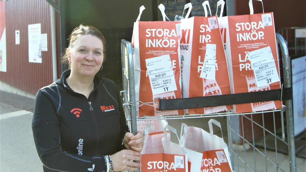 Maria Broomé tycker att det fungerar bättre och bättre med e-handeln på Ica Maxi. 