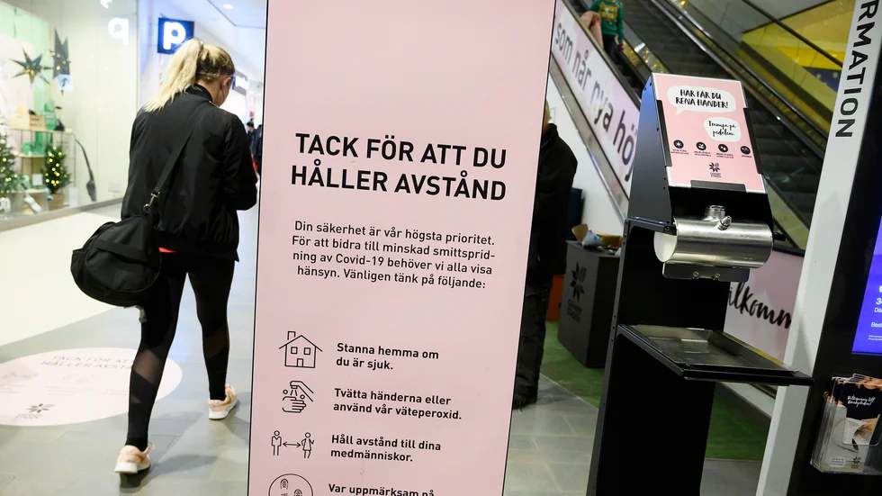 Rekommendationer räcker inte nu behövs klara direktiv för att stoppa smittspridningen, anser skribenten.  