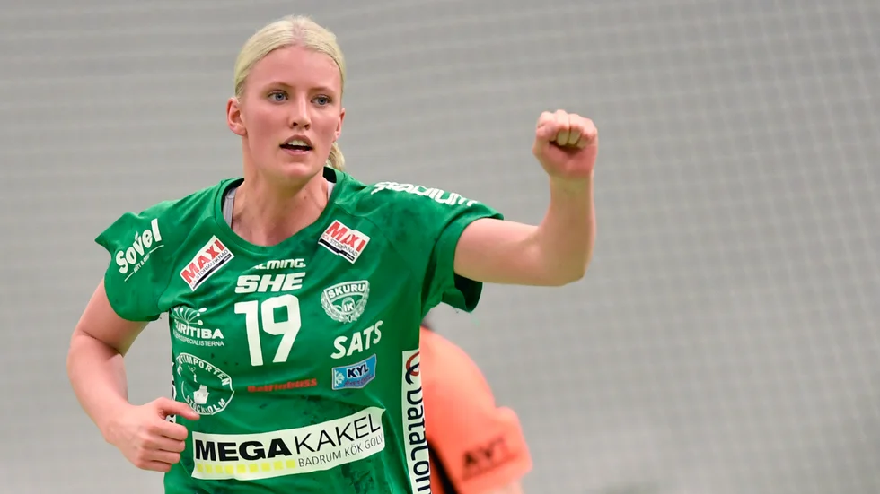Daniella De Jong och hennes Skuru vann den första SM-semifinalen mot Skara med knappa 25–24. Arkivbild