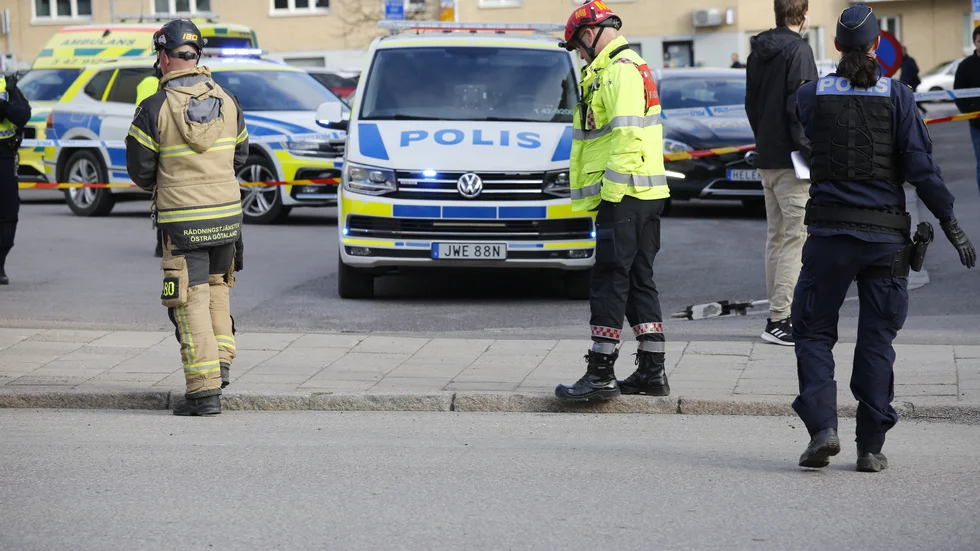 Polis, räddningstjänst och ambulans kallades till platsen.