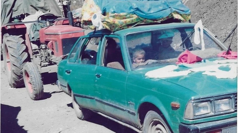 1991 angrep den iranska armén den kurdiska minoriteten i norra Irak – och människorna gav sig i väg på flykt. Khabata Nezamaldin som tog bilden är en av dem som delat sin berättelse i utställningen. Pressbild.