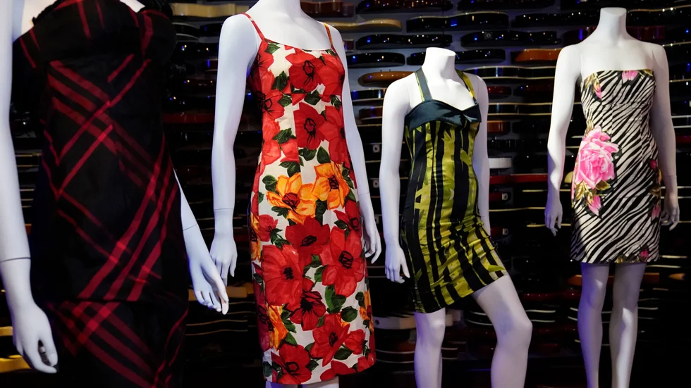 Flera av Amy Winehouses klänningar ska auktioneras ut.