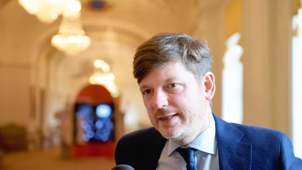 Centerpartiets ekonomisk-politiske talesperson Martin Ådahl vill göra det ännu billigare att anställa unga och långtidsarbetslösa. Arkivbild.