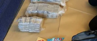 Hade närmare åtta kilo hasch i väska – åtalas