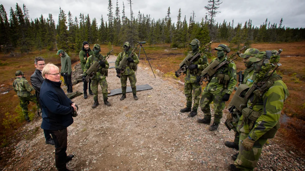 Försvarsminister Peter Hultqvist (S) besökte övningsområdet i Arvidsjaurs. Han höll även tal för personal och soldater. "Helt klart är att det finns anledning, med tanke på utvecklingen i Arktis-området, att titta på hur man gör förstärkningar i den här delen av Norden", säger han.