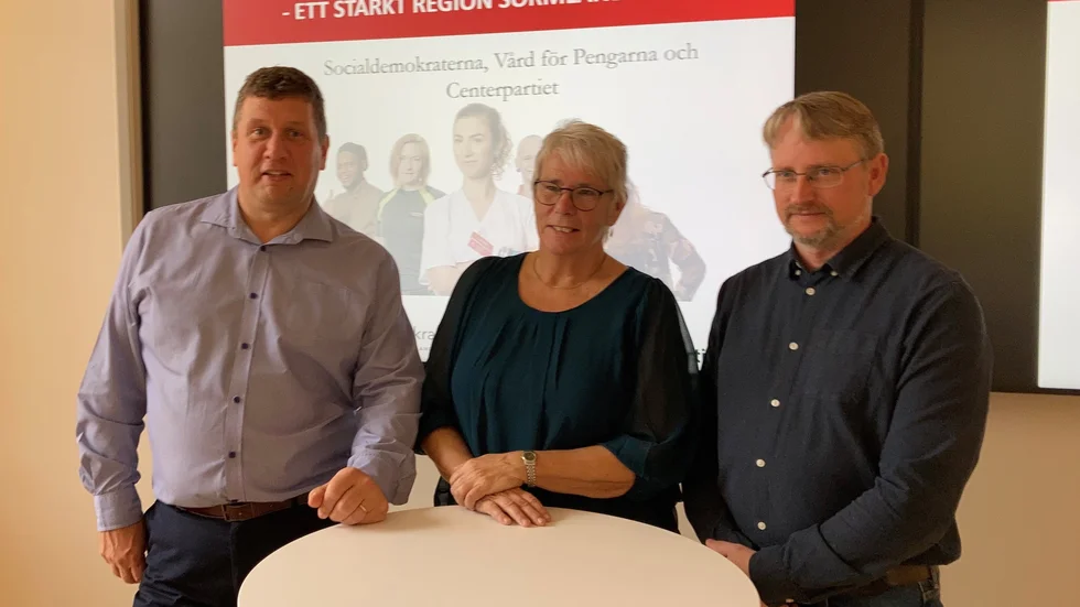 Mattias Claesson (C), Monica Johansson (S) och Jonas Lindeberg (VfP) presenterade under måndagen sitt budgetförslag för regionen 2022.