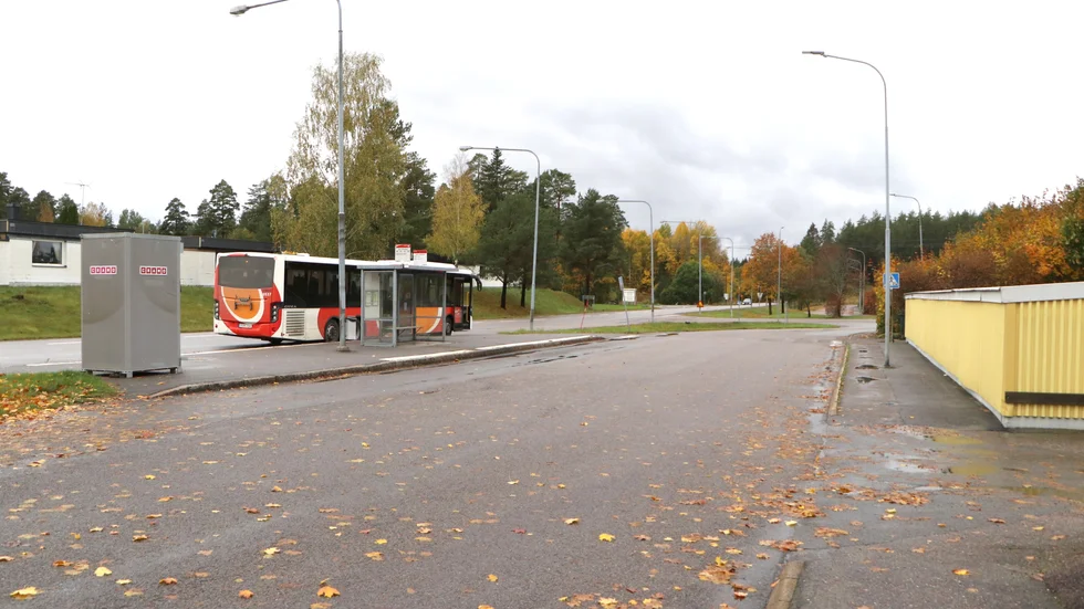 Här, vid hållplatsen i Mellangrind, finns planer på att anlägga en pendlarparkering.
