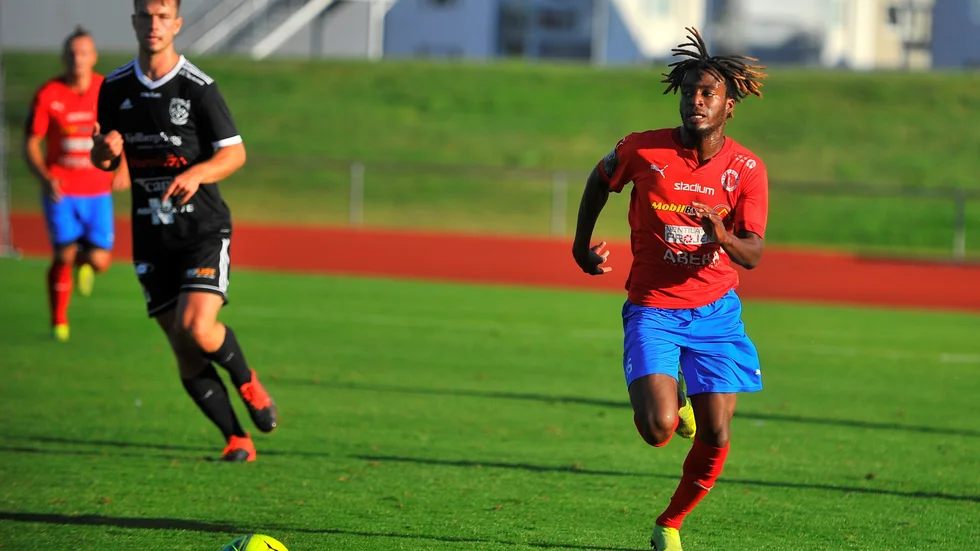 Kevin Jarrett stormar fram mot TVSK i somras.