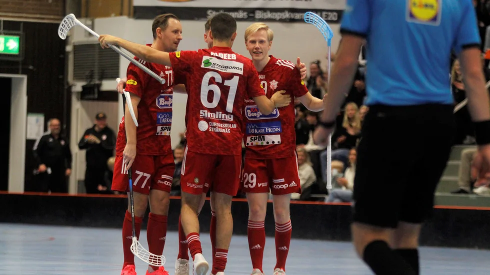 Pelle Hansson blev matchhjälte för SIBK under lördagen med sina två avgörande mål mot Visby.