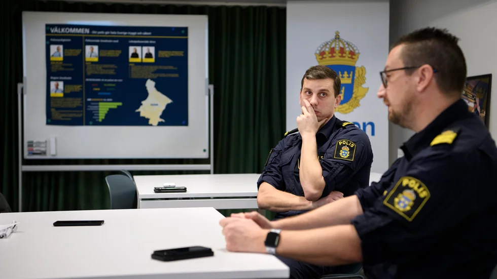 Mats Törnblom, operationsledare i lokalpolisområde Järva (till vänster) och Anders Djurestad, biträdande lokalpolisområdeschef.